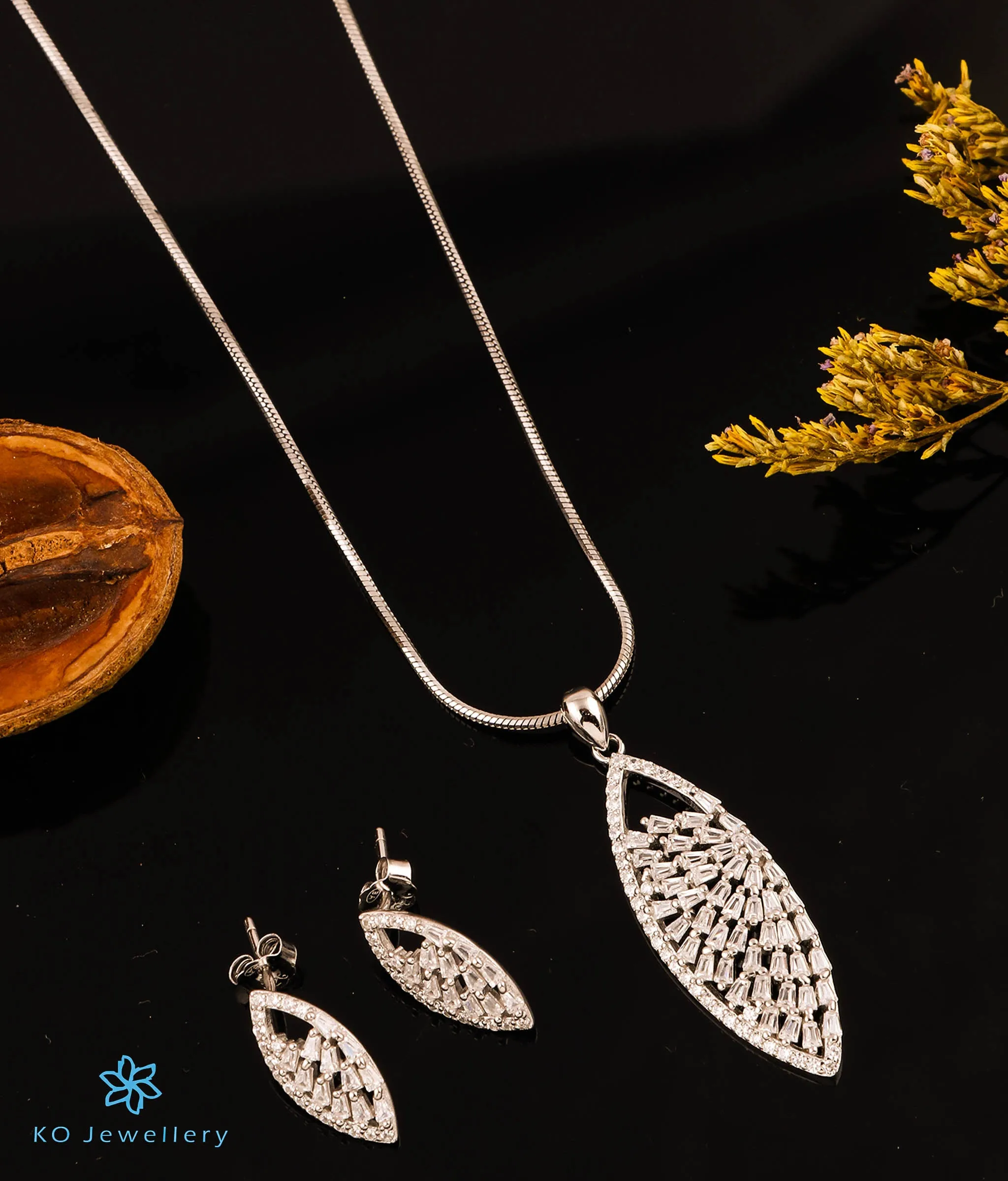 The Eleganza Silver Pendant Set