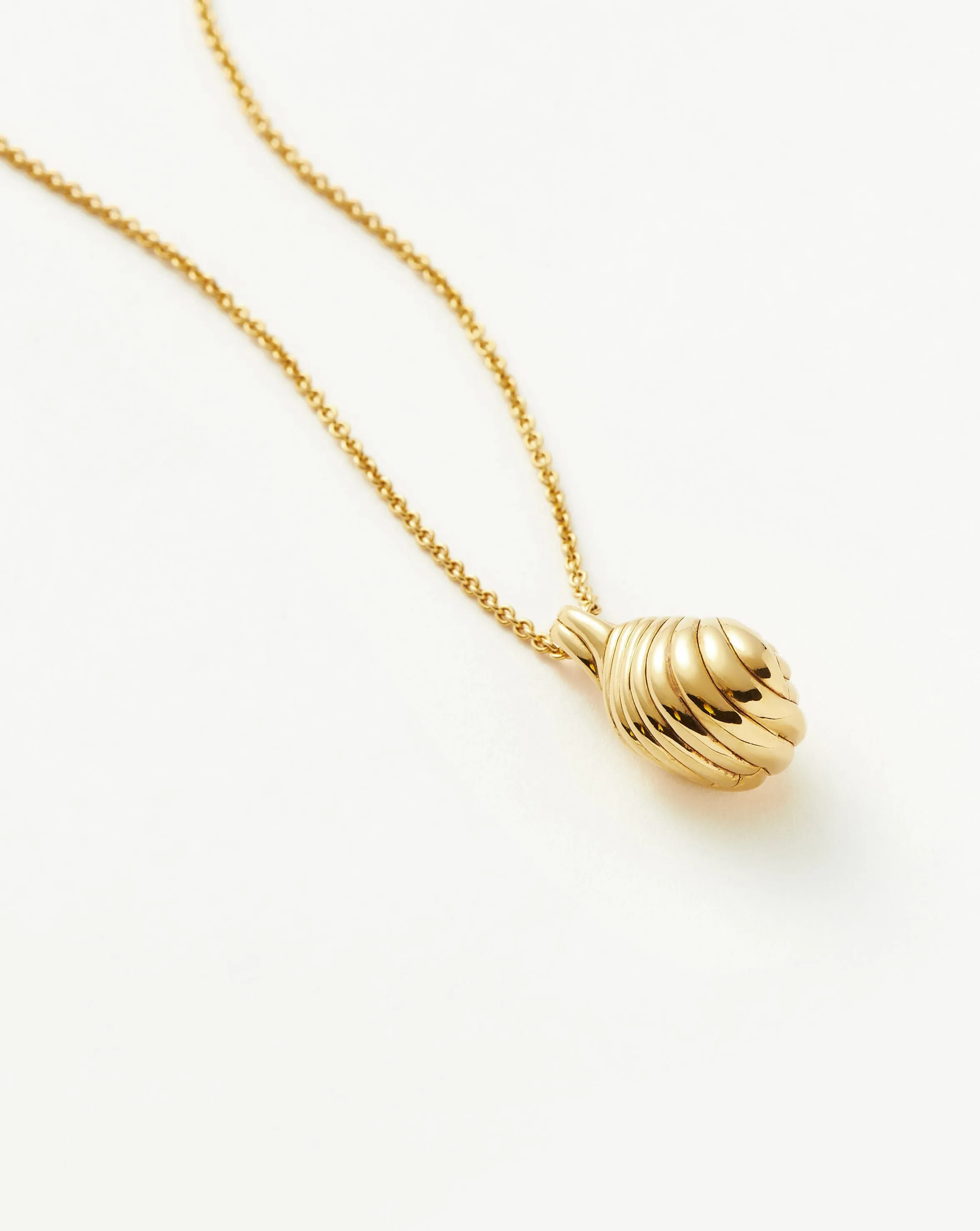 Wavy Ridge Droplet Pendant Necklace