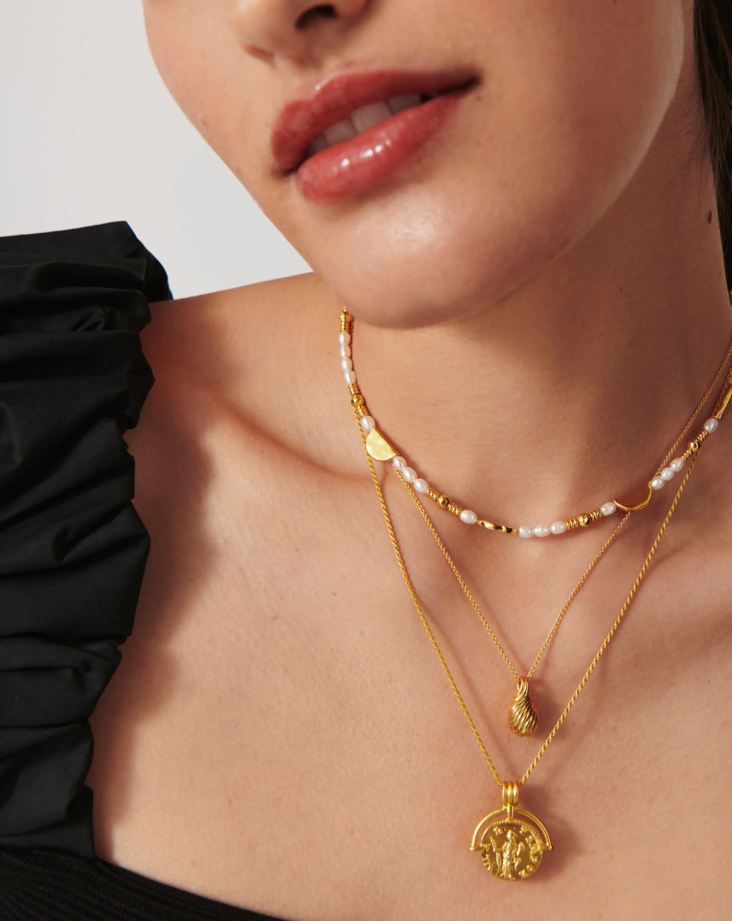 Wavy Ridge Droplet Pendant Necklace